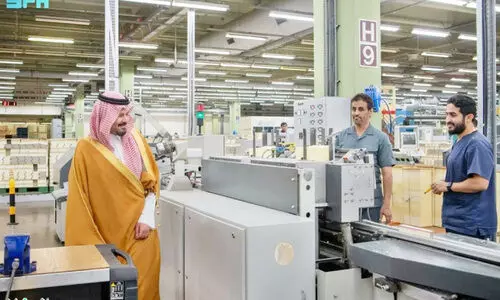 മദീന ഗവർണർ ഖുർആൻ അച്ചടി കേന്ദ്രം സന്ദർശിച്ചു