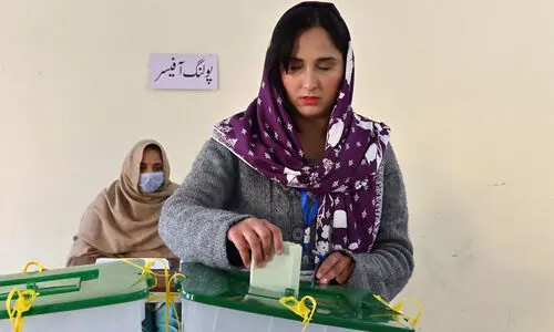 പൊ​തു തെ​ര​ഞ്ഞെ​ടു​പ്പ് നടക്കുന്ന പാ​കി​സ്താ​നി​ൽ മൊബൈൽ സേവനങ്ങൾക്ക് നിരോധനം