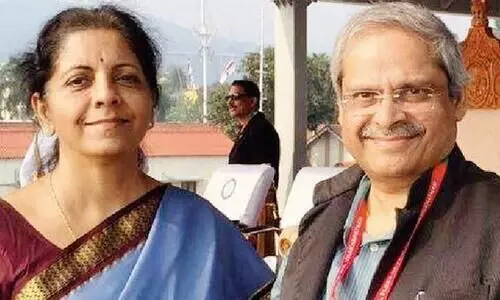 പുതിയ ഇന്ത്യയിൽ കണക്കുകൾ പെരുപ്പിച്ചു കാട്ടുന്നുവെന്ന് കേന്ദ്രമ​ന്ത്രി നിർമല സീതാരാമന്റെ ഭർത്താവ് ഡോ. പരകാല പ്രഭാകർ