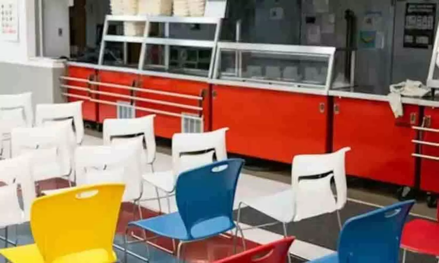 US Parent arrested, charged after entering school cafeteria to have lunch with son