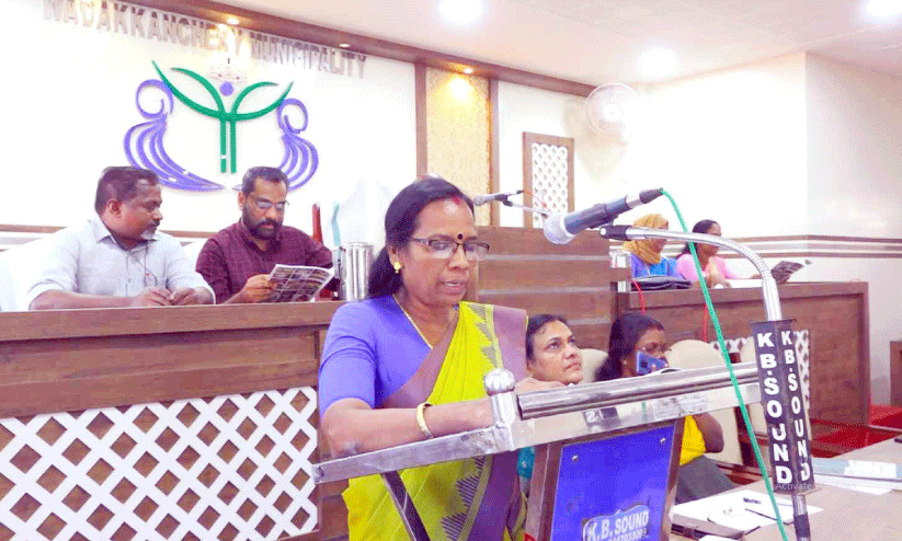 വടക്കാഞ്ചേരി നഗരസഭ ബജറ്റ് വൈസ് ചെയര്പേഴ്സൻ ഒ.ആര്. ഷീല മോഹന് അവതരിപ്പിക്കുന്നു വടക്കാഞ്ചേരി നഗരസഭ ബജറ്റ് വൈസ് ചെയര്പേഴ്സൻ ഒ.ആര്. ഷീല മോഹന് അവതരിപ്പിക്കുന്നു