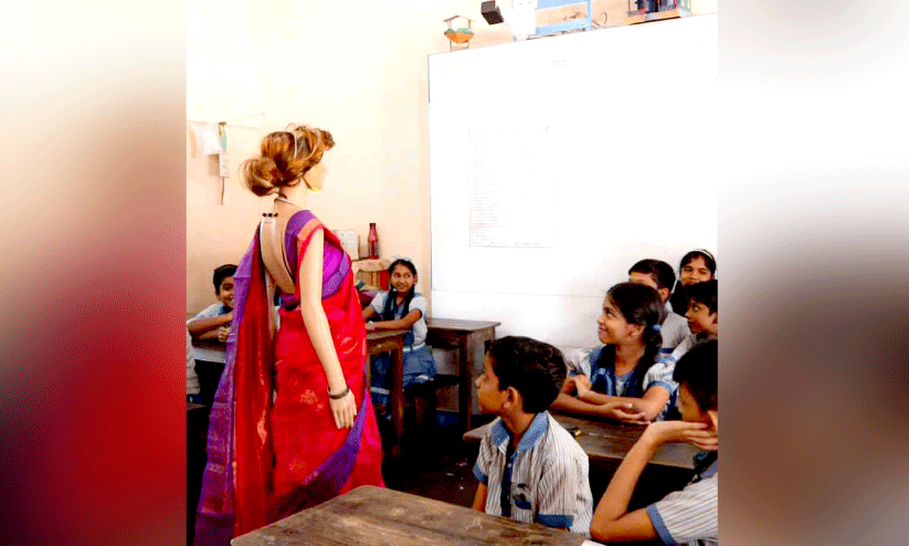 കടുവയിൽ കെ.ടി.സി.ടി ഹയർ സെക്കൻഡറി സ്കൂളിലെ വിദ്യാർഥികൾ എ.ഐ ടീച്ചറുമായി സംവദിക്കുന്നു കടുവയിൽ കെ.ടി.സി.ടി ഹയർ സെക്കൻഡറി സ്കൂളിലെ വിദ്യാർഥികൾ എ.ഐ ടീച്ചറുമായി സംവദിക്കുന്നു