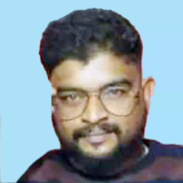 ഓ​ട്ടോ മ​റി​ഞ്ഞ് പ​രി​ക്കേ​റ്റ യു​വാ​വ് മ​രി​ച്ചു