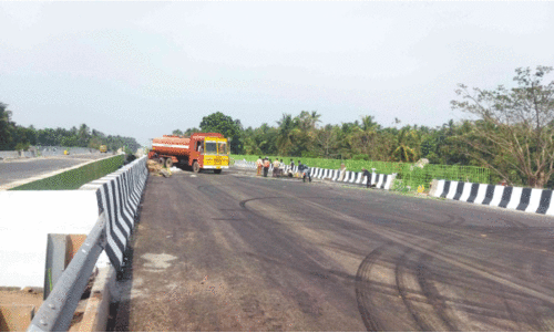 കാ​രോ​ത്ത് റെ​യി​ൽ​വേ മേ​ൽ​പാ​ലം