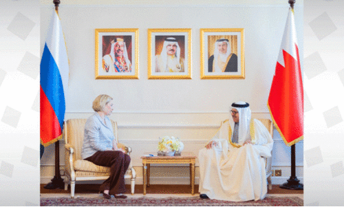 റഷ്യൻ സാംസ്കാരിക മന്ത്രിയെ ബഹ്റൈൻ വിദേശകാര്യ മന്ത്രി സ്വീകരിച്ചു റഷ്യൻ സാംസ്കാരിക മന്ത്രിയെ ബഹ്റൈൻ വിദേശകാര്യ മന്ത്രി സ്വീകരിച്ചു