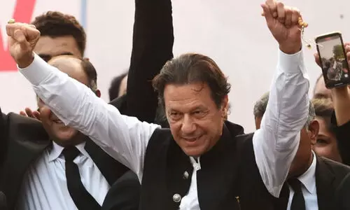 പാകിസ്താനിൽ ഇംറാൻ ഖാന്റെ പിന്തുണയുള്ള സ്ഥാനാർത്ഥികൾ മൂന്ന് സീറ്റുകളിൽ വിജയിച്ചതായി പ്രഖ്യാപനം പാകിസ്താനിൽ ഇംറാൻ ഖാന്റെ പിന്തുണയുള്ള സ്ഥാനാർത്ഥികൾ മൂന്ന് സീറ്റുകളിൽ വിജയിച്ചതായി പ്രഖ്യാപനം