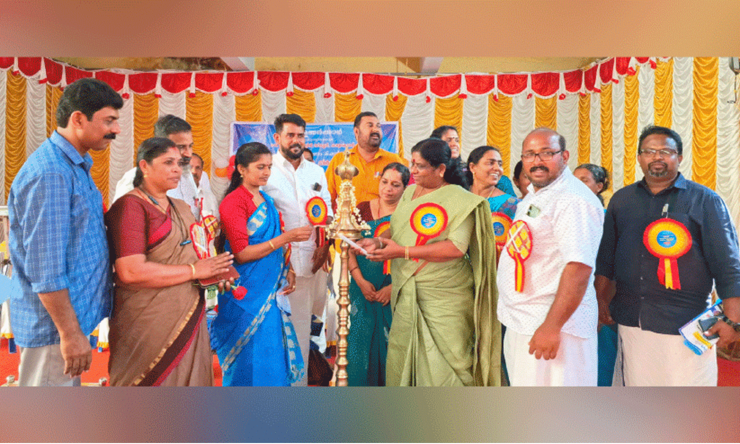 ക​രു​കോ​ൺ ഗ​വ. ഹ​യ​ർ സെ​ക്ക​ൻ​ഡ​റി സ്കൂ​ളി​ൽ ബ​ഹു​നി​ല മ​ന്ദി​ര​ത്തി​ന്‍റെ നി​ർ​മാ​ണോ​ദ്ഘാ​ട​നം മ​ന്ത്രി ജെ. ​ചി​ഞ്ചു​റാ​ണി  നി​ർ​വ​ഹി​ക്കു​ന്നു