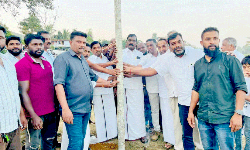 ഭാ​ഗ​മാ​യ ഗാ​ല​റി നി​ർ​മാ​ണ പ്ര​വൃ​ത്തി മു​ൻ നി​യ​മ​സ​ഭാം​ഗം  ദ്രാ​വി​ഡമ​ണി ഉ​ദ്ഘാ​ട​നം ചെ​യ്യു​ന്നു