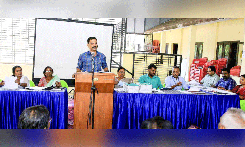 2024-’25 വർഷത്തെ ബജറ്റ് വൈസ് പ്രസിഡന്റ് എം. സന്തോഷ് കുമാർ അവതരിപ്പിക്കുന്നു 2024-’25 വർഷത്തെ ബജറ്റ് വൈസ് പ്രസിഡന്റ് എം. സന്തോഷ് കുമാർ അവതരിപ്പിക്കുന്നു