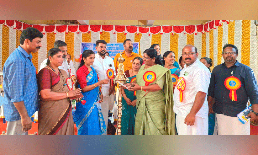 ക​രു​കോ​ൺ ഗ​വ. ഹ​യ​ർ സെ​ക്ക​ൻ​ഡ​റി സ്കൂ​ളി​ൽ ബ​ഹു​നി​ല മ​ന്ദി​ര​ത്തി​ന്‍റെ നി​ർ​മാ​ണോ​ദ്ഘാ​ട​നം മ​ന്ത്രി ജെ. ​ചി​ഞ്ചു​റാ​ണി  നി​ർ​വ​ഹി​ക്കു​ന്നു