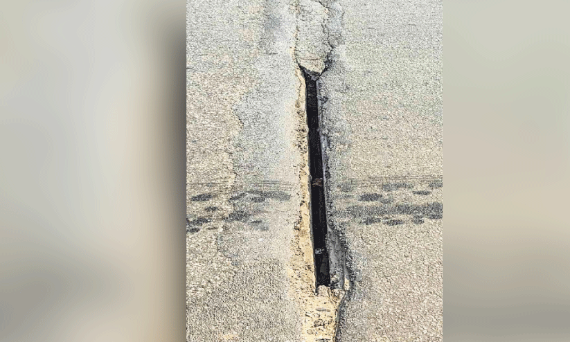 ദേശീയപാത മാർത്താണ്ഡവർമ പാലത്തിലെ സ്പാനുകൾക്കിടയിലെ വിടവ് ദേശീയപാത മാർത്താണ്ഡവർമ പാലത്തിലെ സ്പാനുകൾക്കിടയിലെ വിടവ്