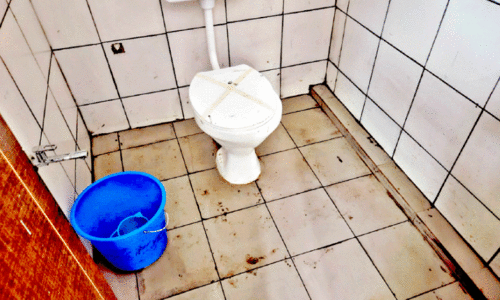 ഉ​പ​യോ​ഗ​ശൂ​ന്യ​മാ​യ മാ​ന​ന്ത​വാ​ടി മെ​ഡി​ക്ക​ൽ കോ​ള​ജ് പു​തി​യ ​​േബ്ലാ​ക്കി​ലെ ശു​ചി​മു​റി