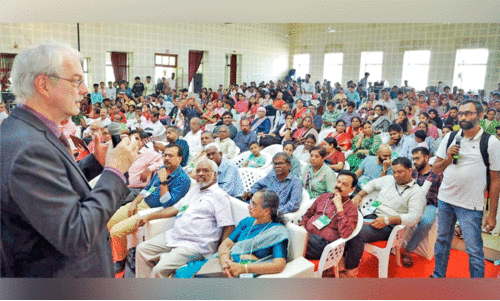 36ാമ​ത് കേ​ര​ള ശാ​സ്ത്ര കോ​ണ്‍ഗ്ര​സി​ല്‍ നൊബേല്‍ സ​മ്മാ​ന ജേ​താ​വ് ​പ്ര​ഫ. മോ​ര്‍ട്ട​ന്‍ പി. മെ​ല്‍ഡെ​ല്‍ സംസാരിക്കുന്ന​ു