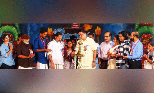 ക​ണ്ണൂ​ർ സ​ർ​വ​ക​ലാ​ശാ​ല യൂ​നി​യ​ൻ ക​ലോ​ത്സ​വം സ്‌​റ്റേ​ജി​ന​ങ്ങ​ൾ മു​ന്നാ​ട് പീ​പി​ൾ​സ് കോ​ള​ജി​ൽ  സ്പീ​ക്ക​ർ എ.​എ​ൻ. ഷം​സീ​ർ ഉ​ദ്ഘാ​ട​നം ചെ​യ്യു​ന്നു