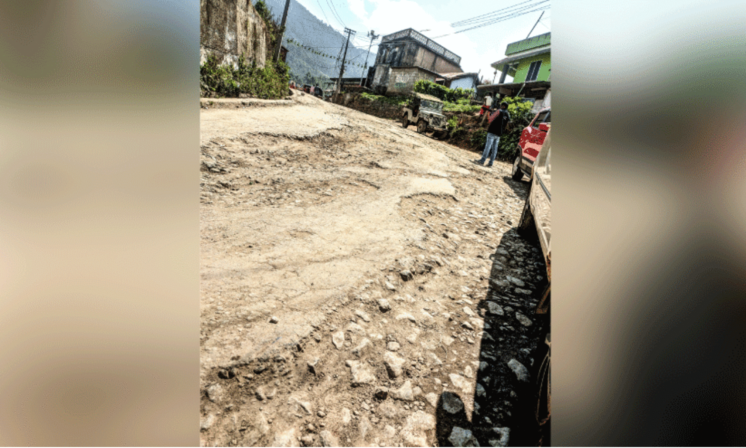 കോ​വി​ലൂ​രി​ൽ നി​ന്ന്​ വ​ട്ട​വ​ട​യി​ലേ​ക്കു​ള്ള പൊ​ട്ടി​പ്പൊ​ളി​ഞ്ഞ റോ​ഡ്