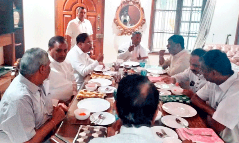 കർണാടക പട്ടികജാതി/വർഗ മന്ത്രിമാരുടെ പ്രാതൽ സംഗമം കർണാടക പട്ടികജാതി/വർഗ മന്ത്രിമാരുടെ പ്രാതൽ സംഗമം