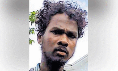 മെഡി. കോളജ് പരിസരത്ത് ആദിവാസി യുവാവിന്റെ ആത്മഹത്യ; വിശ്വനാഥന് നീതി ലഭിച്ചില്ലെന്ന് കുടുംബം മെഡി. കോളജ് പരിസരത്ത് ആദിവാസി യുവാവിന്റെ ആത്മഹത്യ; വിശ്വനാഥന് നീതി ലഭിച്ചില്ലെന്ന് കുടുംബം