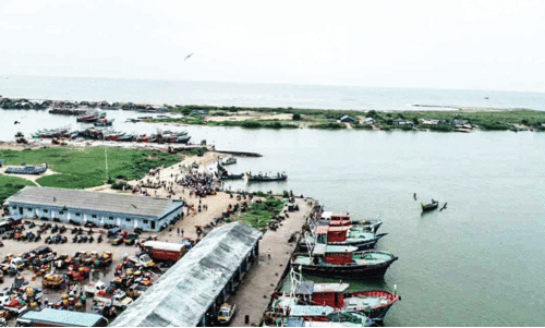 പൊ​ന്നാ​നി ഫി​ഷി​ങ് ഹാ​ർ​ബ​ർ