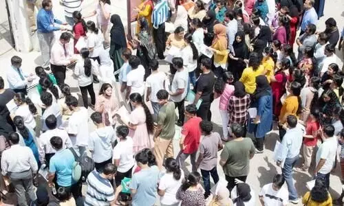 ക​ഴി​ഞ്ഞ വ​ർ​ഷം മ​സ്ക​ത്ത് ഇ​ന്ത്യ​ൻ സ്കൂ​ളി​ൽ ന​ട​ന്ന നീ​റ്റ്​ പ​രീ​ക്ഷ​ക്കെ​ത്തി​യ വി​ദ്യാ​ർ​ഥി​ക​ൾ (ഫ​യ​ൽ)