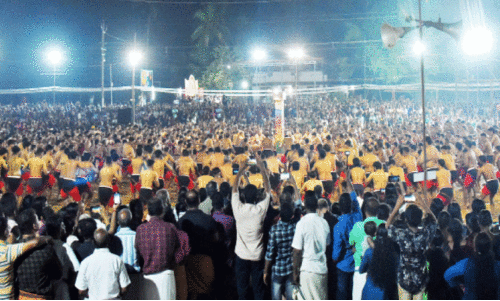 കളംനിറഞ്ഞ് 500 കലാകാരന്മാർ;  പൂരക്കളിയിൽ ചരിത്രമെഴുതി  കുറിഞ്ഞി ക്ഷേത്രമുറ്റം