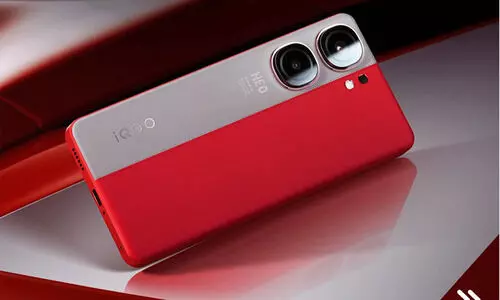 കാണാൻ സുന്ദരൻ, പ്രകടനത്തിൽ ഭയങ്കരൻ; ഐക്യൂ നിയോ 9 പ്രോ പ്രീ-ബുക്കിങ് തുടങ്ങി