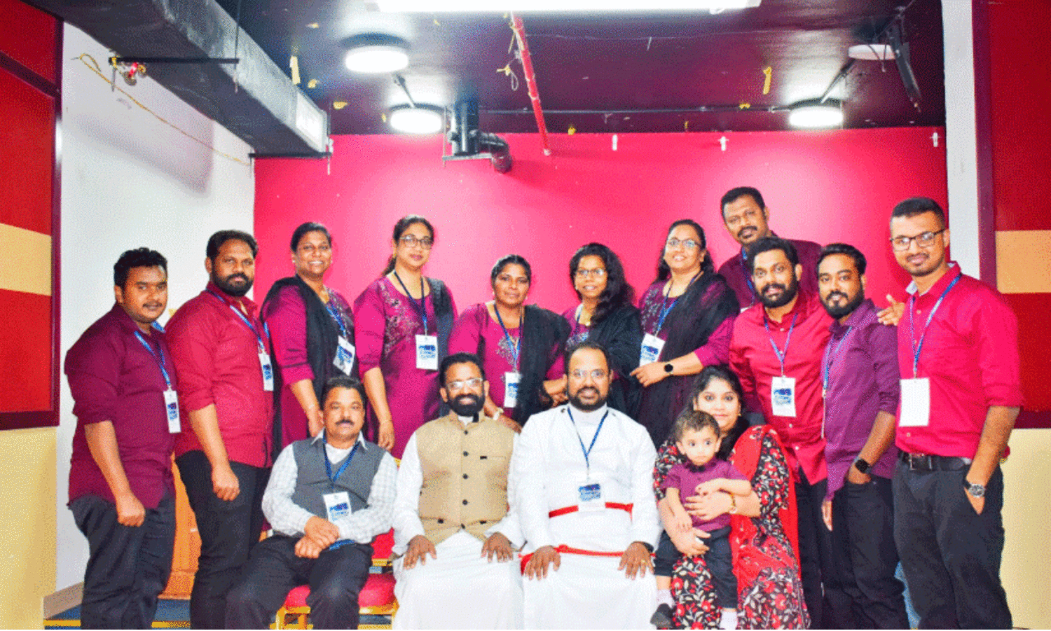 മ​ല​ങ്ക​ര ഇ​വാ​ഞ്ച​ലി​ക്ക​ൽ ച​ർ​ച്ച് മ്യൂ​സി​ക്ക​ൽ നൈ​റ്റ് പ​രി​പാ​ടി​യി​ൽ അം​ഗ​ങ്ങ​ൾ