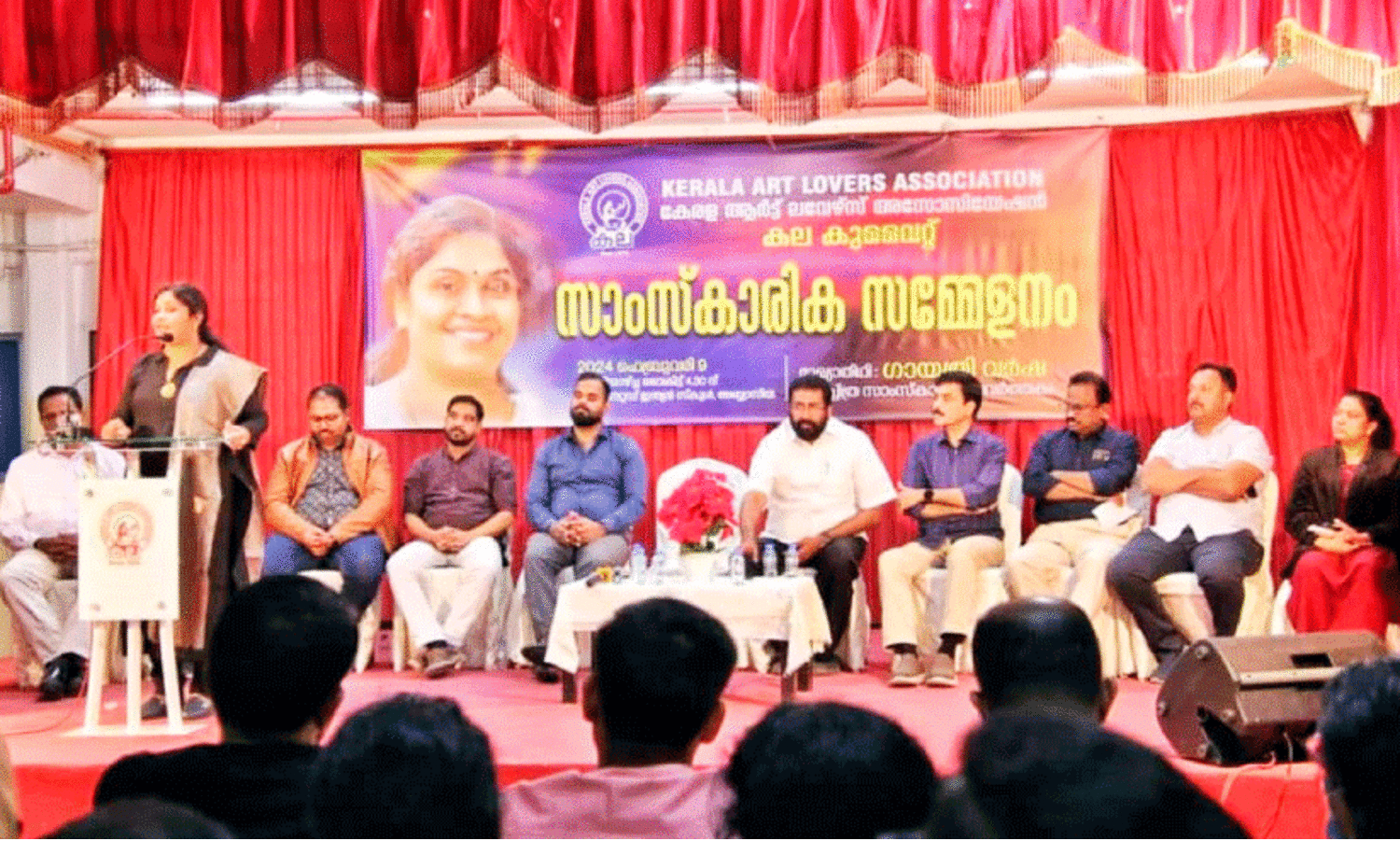 ക​ല കു​വൈ​ത്ത് സാം​സ്കാ​രി​ക സ​മ്മേ​ള​ന​ത്തി​ൽ ഗാ​യ​ത്രി വ​ർ​ഷ സം​സാ​രി​ക്കു​ന്നു