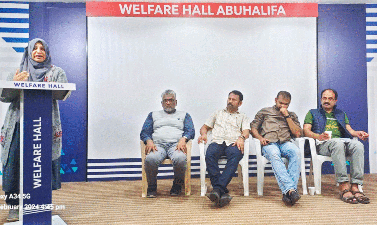 പ്ര​വാ​സി വെ​ൽ​ഫെ​യ​ർ കു​വൈ​ത്ത് എ​റ​ണാ​കു​ളം ജി​ല്ല സ​മ്മേ​ള​ന​ത്തി​ൽ വ​ഹീ​ദ ഫൈ​സ​ൽ സം​സാ​രി​ക്കു​ന്നു