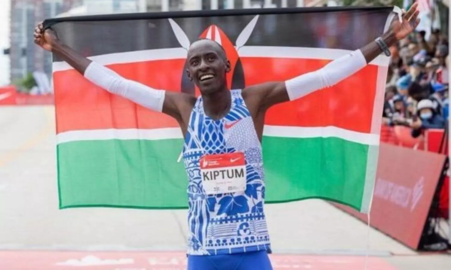 മാരത്തൺ ലോക റെക്കോഡുകാരൻ കെൽവിൻ കിപ്റ്റവും കോച്ചും കാറപകടത്തിൽ മരിച്ചു