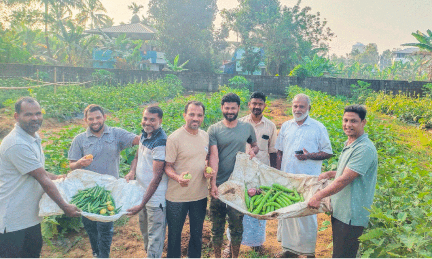 തരിശുഭൂമിയിൽ വിത്തിറക്കി  യുവകൂട്ടായ്മ