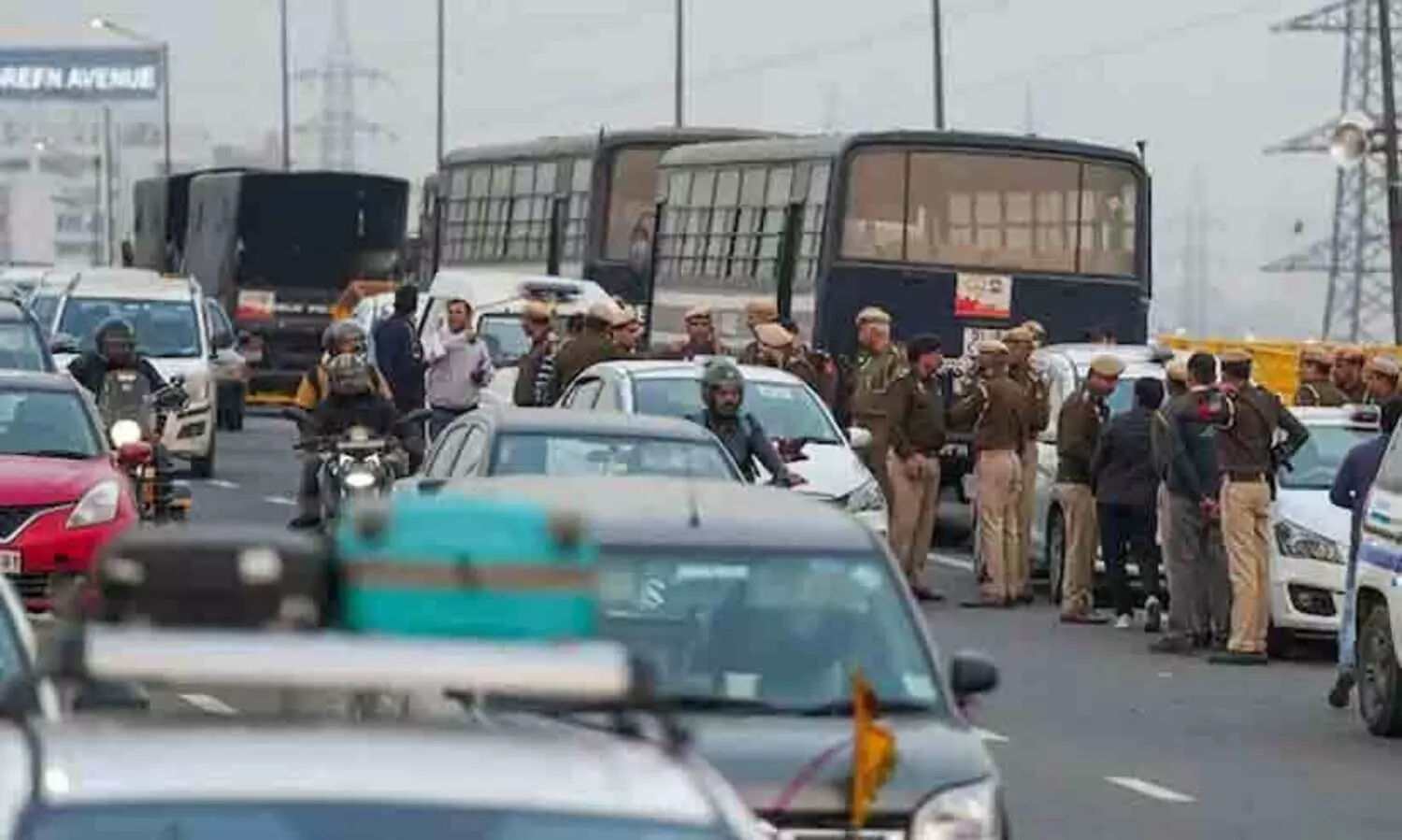 കർഷക മാർച്ചിനു മുന്നോടിയായി ഡൽഹിയിൽ വലിയ സമ്മേളനങ്ങൾക്ക് വിലക്ക്