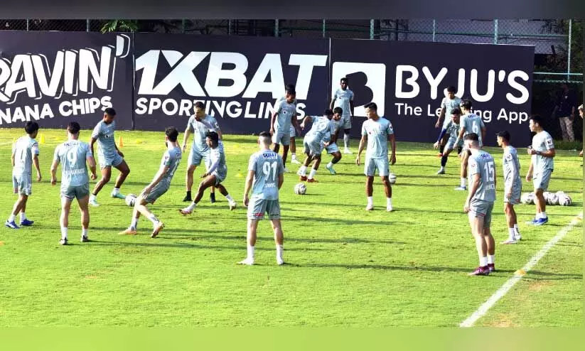 കേരള ബ്ലാസ്റ്റേഴ്സ് താരങ്ങൾ പനമ്പിള്ളി നഗർ സ്റ്റേഡിയത്തിൽ പരിശീലനത്തിൽ -ബൈജു കൊടുവള്ളി കേരള ബ്ലാസ്റ്റേഴ്സ് താരങ്ങൾ പനമ്പിള്ളി നഗർ സ്റ്റേഡിയത്തിൽ പരിശീലനത്തിൽ -ബൈജു കൊടുവള്ളി