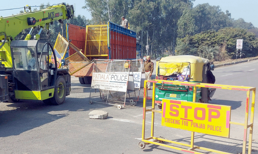 രണ്ടാം കർഷകസമരം നാളെ; അനുനയവും പ്രതിരോധവും രണ്ടാം കർഷകസമരം നാളെ; അനുനയവും പ്രതിരോധവും