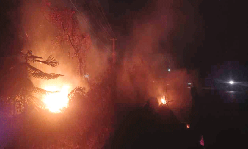 നാലിടങ്ങളിൽ അഗ്നിബാധ; 400 റബർ മരങ്ങൾ കത്തിനശിച്ചു നാലിടങ്ങളിൽ അഗ്നിബാധ; 400 റബർ മരങ്ങൾ കത്തിനശിച്ചു