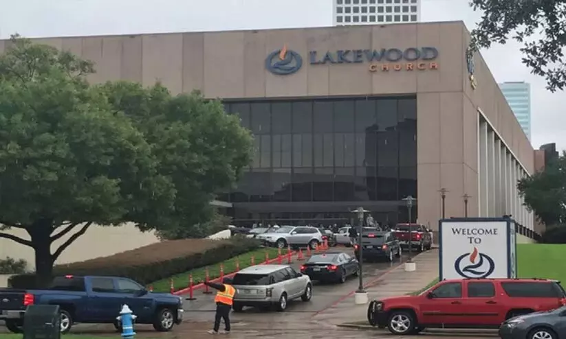 അമേരിക്കയിലെ ചർച്ചിൽ കുട്ടിയുമായെത്തി 35കാരിയുടെ വെടിവെപ്പ്; രണ്ടു പേർക്ക് പരിക്ക്