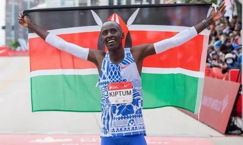 മാരത്തൺ ലോക റെക്കോഡുകാരൻ കെൽവിൻ കിപ്റ്റവും കോച്ചും കാറപകടത്തിൽ മരിച്ചു