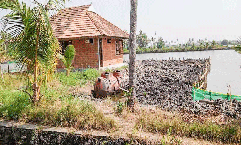 പൊക്കാളിപ്പാടം നികത്തി അനധികൃത റിസോർട്ട് നിർമിച്ചതായി ആക്ഷേപം