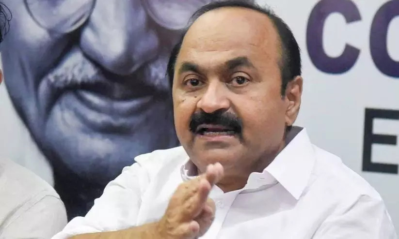 ആള്ക്കൂട്ടത്തിനെതിരെ മോശം പ്രതികരണം നടത്തിയ വനം മന്ത്രി വയനാട്ടിലേക്ക് വരാതിരിക്കുന്നതാണ് നല്ലതെന്ന് വി.ഡി സതീശൻ ആള്ക്കൂട്ടത്തിനെതിരെ മോശം പ്രതികരണം നടത്തിയ വനം മന്ത്രി വയനാട്ടിലേക്ക് വരാതിരിക്കുന്നതാണ് നല്ലതെന്ന് വി.ഡി സതീശൻ