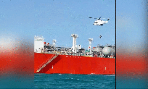 കാ​ർ​ഗോ ക​പ്പ​ലി​ൽ ബോ​ട്ടി​ടി​ച്ചു; എ​ട്ട് മ​ത്സ്യ​ത്തൊ​ഴി​ലാ​ളി​ക​ളെ ര​ക്ഷി​ച്ചു