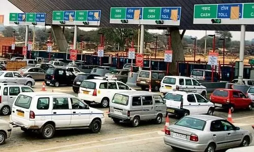 ഇനിമുതൽ ​ടോൾ ബൂത്തുകളിൽ പണപ്പിരിവ്​ ഇല്ല; പകരം സംവിധാനമൊരുക്കുമെന്ന്​ കേന്ദ്രം