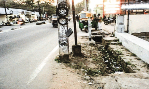 നടപ്പാതകൾ നരകപാതകൾ നടപ്പാതകൾ നരകപാതകൾ