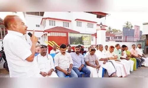 മു​സ് ലിം ​ലീ​ഗ് സ​മ​ര സാ​യാ​ഹ്നം ജി​ല്ല വൈ​സ് പ്ര​സി​ഡ​ന്റ് റ​സാ​ഖ് ക​ല്‍പ​റ്റ ഉ​ദ്ഘാ​ട​നം ചെ​യ്യു​ന്നു