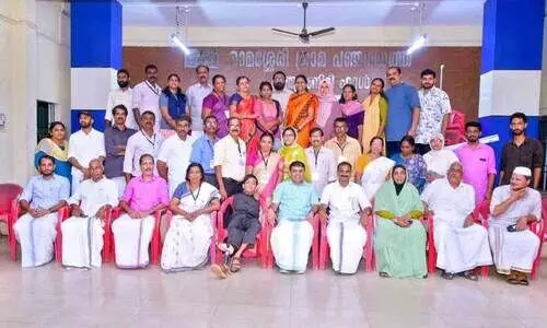 ഓമശ്ശേരയിലെത്തിയ കൊല്ലം കുന്നത്തൂർ ജനപ്രതിനിധികൾ പഞ്ചായത്ത് അംഗങ്ങളോടൊപ്പം