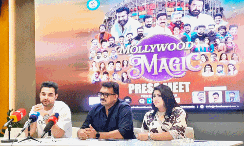 മോ​ളി​വു​ഡ് മാ​ജി​ക് മെ​ഗാ ഷോ ​റീ​ലോ​ഞ്ചി​ങ്ങി​ന്റെ ഭാ​ഗ​മാ​യി ന​ട​ന്ന വാ​ർ​ത്ത​സ​മ്മേ​ള​ന​ത്തി​ൽ ന​ട​ൻ ടൊ​വി​നോ തോ​മ​സ് സം​സാ​രി​ക്കു​ന്നു