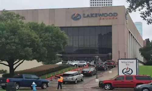 അമേരിക്കയിലെ ചർച്ചിൽ കുട്ടിയുമായെത്തി 35കാരിയുടെ വെടിവെപ്പ്; രണ്ടു പേർക്ക് പരിക്ക്