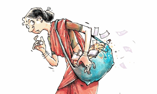 സ്വകാര്യ ബസിൽ നാടോടി സ്ത്രീകളുടെ മോഷണം