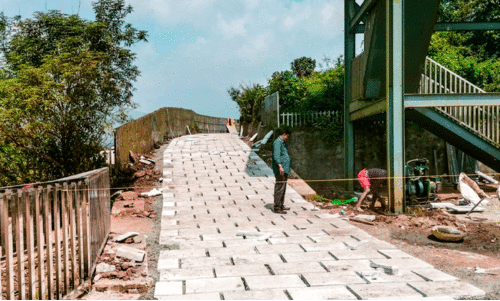 ആമപ്പാറയിൽ സഞ്ചാരികൾക്കായി കാഴ്​ചകളുടെ  ജാലകം