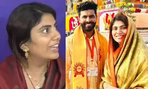 രവീന്ദ്ര ജദേജയുടെ പിതാവിന്റെ ആരോപണം; ചോദ്യമുന്നയിച്ച മാധ്യമപ്രവർത്തകനോട് പൊട്ടിത്തെറിച്ച് റിവാബ ജദേജ