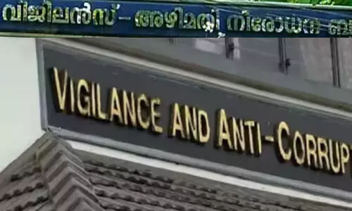 500 രൂപ കൈക്കൂലി വാങ്ങവേ വില്ലേജ് ഫീൽഡ് അസിസ്റ്റന്റ് വിജിലൻസ് പിടിയിൽ