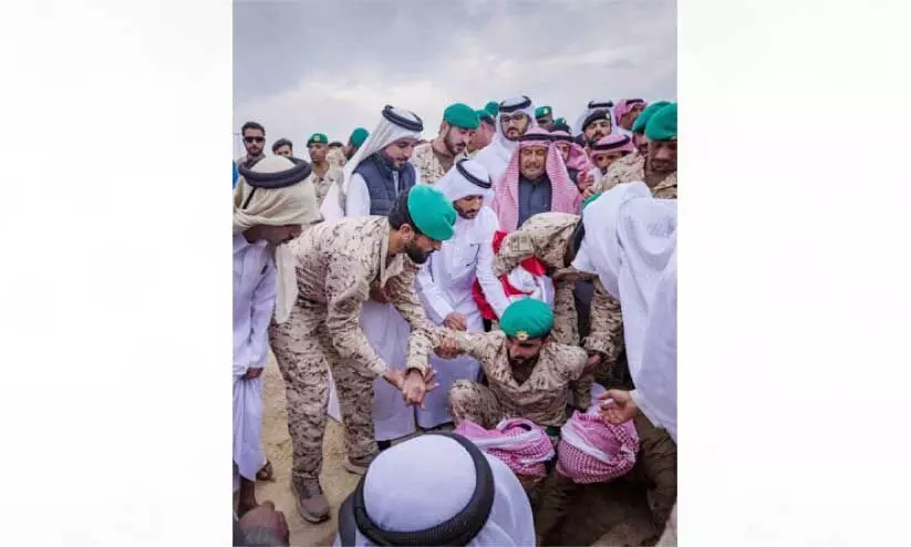 ശൈ​ഖ് നാ​സ​ർ മ​ര​ണ​മ​ട​ഞ്ഞ ബി.​ഡി.​എ​ഫ് സൈ​നി​ക​ന്‍റെ സം​സ്കാ​ര​ച​ട​ങ്ങി​ൽ പ​​ങ്കെ​ടു​ത്തു